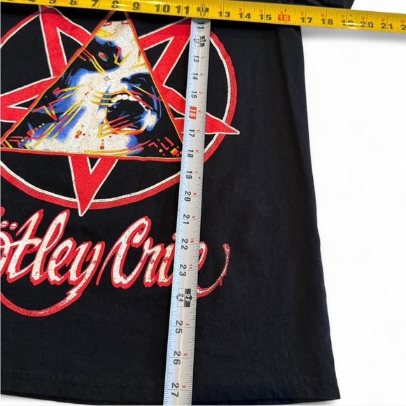 Def Leppard & Motley Crue  World Tour 2023 Black T-Shirt - Picture 3 of 4